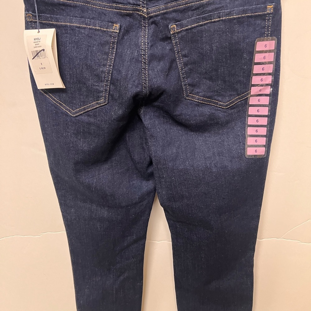 NYDJ SKINNY DARK WASH JEANS. Size 6
29” INSEAM. 32” WAIST. NWT - Picture 6 of 9